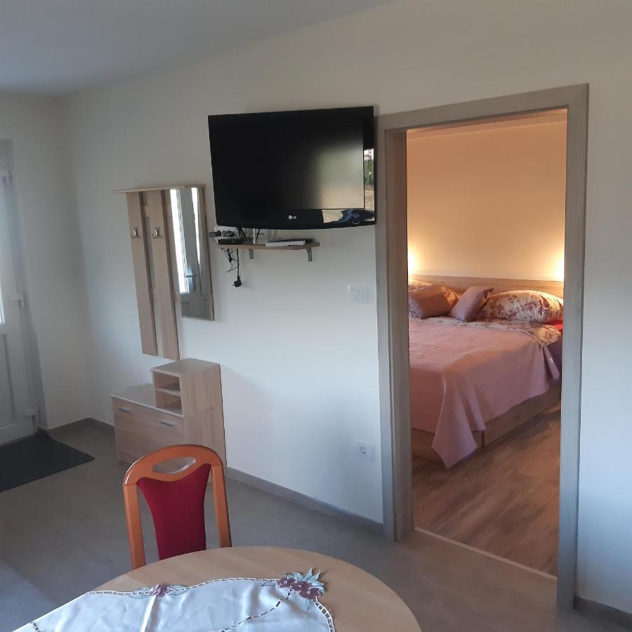 Apartma In Sobe Pilih Vipava Exterior photo