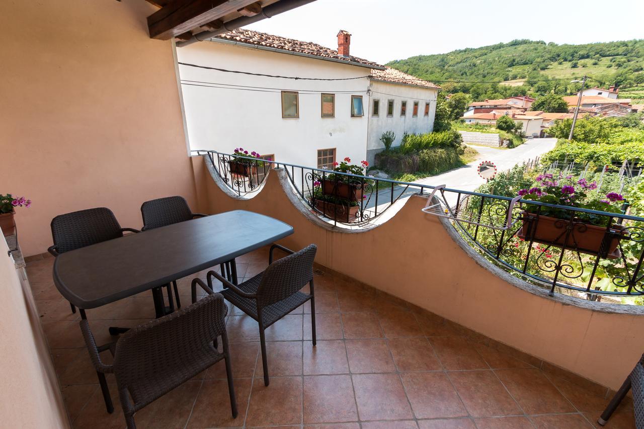 Apartma In Sobe Pilih Vipava Exterior photo